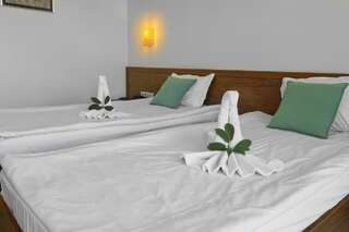 Отель Hotel Glarus Beach Солнечный Берег Двухместный номер с 1 кроватью или 2 отдельными кроватями-7