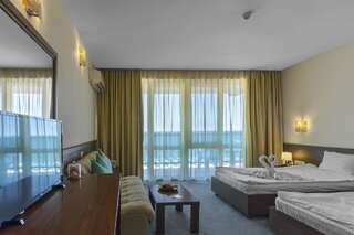 Отель Hotel Glarus Beach Солнечный Берег Двухместный номер с 1 кроватью или 2 отдельными кроватями-3