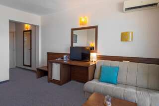 Отель Hotel Glarus Beach Солнечный Берег Двухместный номер с 1 кроватью или 2 отдельными кроватями-17