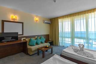 Отель Hotel Glarus Beach Солнечный Берег Двухместный номер с 1 кроватью или 2 отдельными кроватями-25